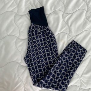 A pea in pod maternity pant
